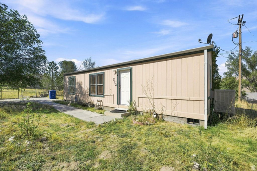 212 S GRANT AVE, Stockton, UT 84071 — photo 4