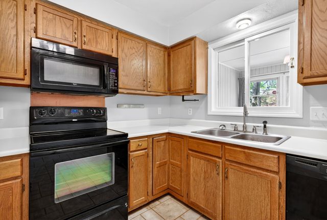 528 Williamsburg Dr, Nashville, TN 37214