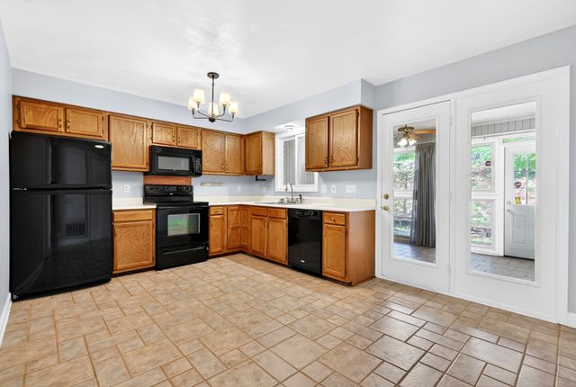 528 Williamsburg Dr, Nashville, TN 37214