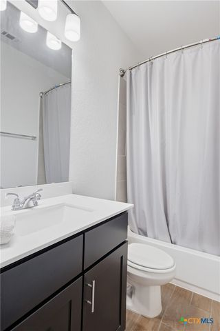 1916 Highland, Seguin, TX 78155