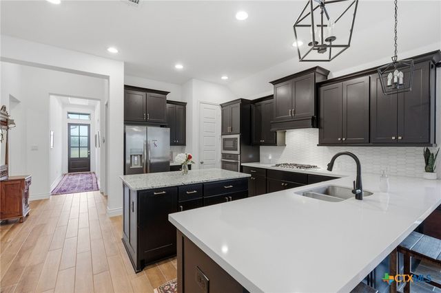 1916 Highland, Seguin, TX 78155
