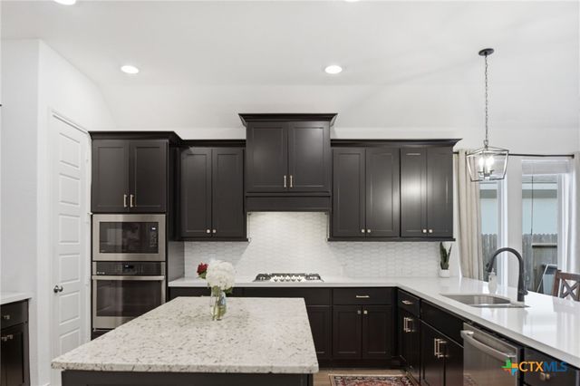 1916 Highland, Seguin, TX 78155