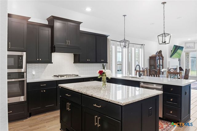 1916 Highland, Seguin, TX 78155