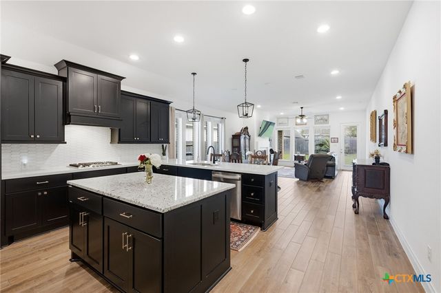1916 Highland, Seguin, TX 78155