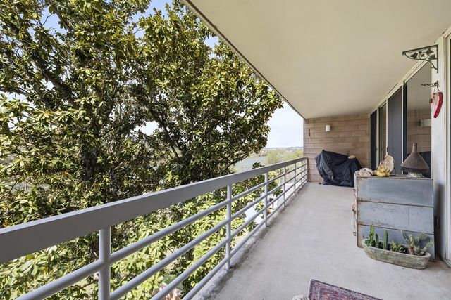 1012 Guadalupe St, Kerrville, TX 78028