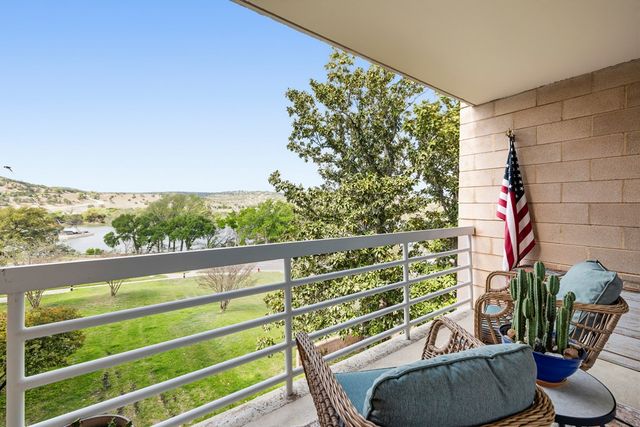 1012 Guadalupe St, Kerrville, TX 78028