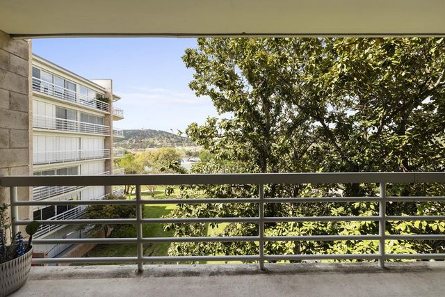 1012 Guadalupe St, Kerrville, TX 78028