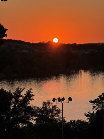 1012 Guadalupe St, Kerrville, TX 78028