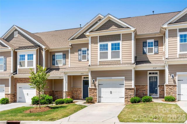 8723 Harris Lake Lane, Charlotte, NC 28269