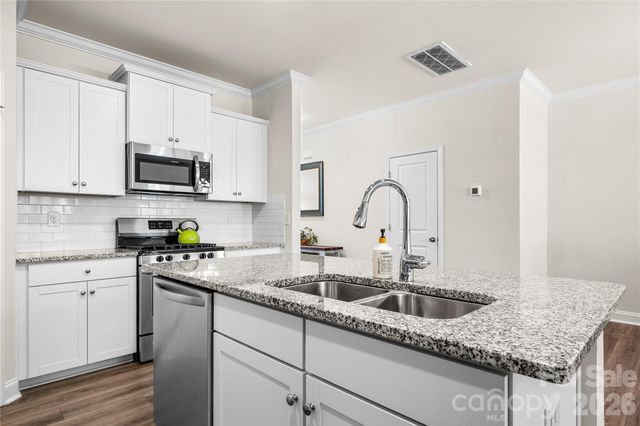 8723 Harris Lake Lane, Charlotte, NC 28269