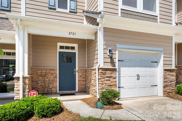 8723 Harris Lake Lane, Charlotte, NC 28269
