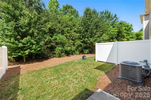 8723 Harris Lake Lane, Charlotte, NC 28269
