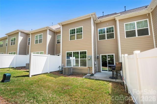 8723 Harris Lake Lane, Charlotte, NC 28269