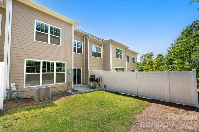 8723 Harris Lake Lane, Charlotte, NC 28269