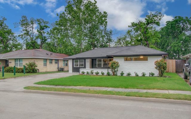 4914 W 43rd St, Houston, TX 77092