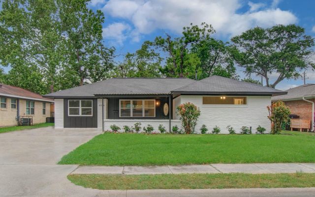 4914 W 43rd St, Houston, TX 77092