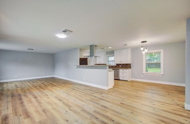 4914 W 43rd St, Houston, TX 77092