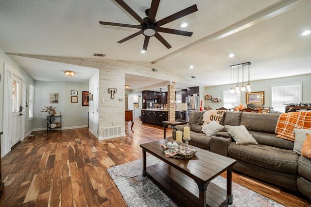 329 Vz County Road 3810, Wills Point, TX 75169