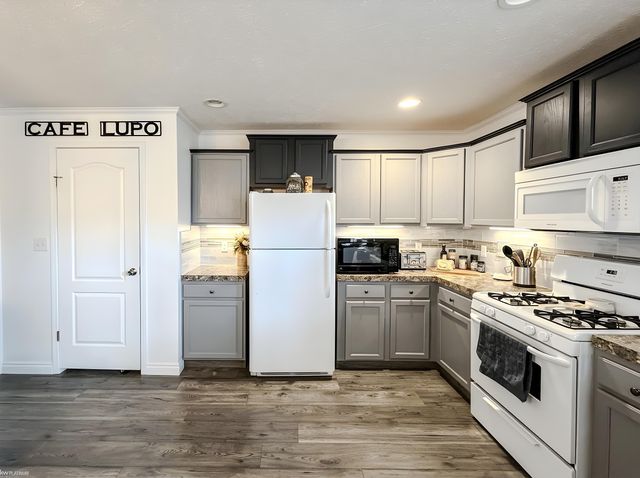 50214 Ambleside Court, Shelby, MI 48315