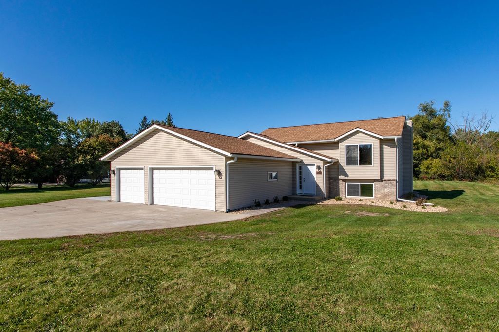 5897 Woodrose Court SE, Rochester, MN 55904