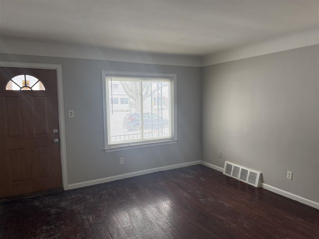 21004 Syracuse Avenue, Warren, MI 48091