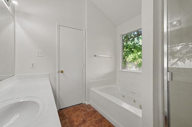 7315 Marsland Lane, Arlington, TX 76001