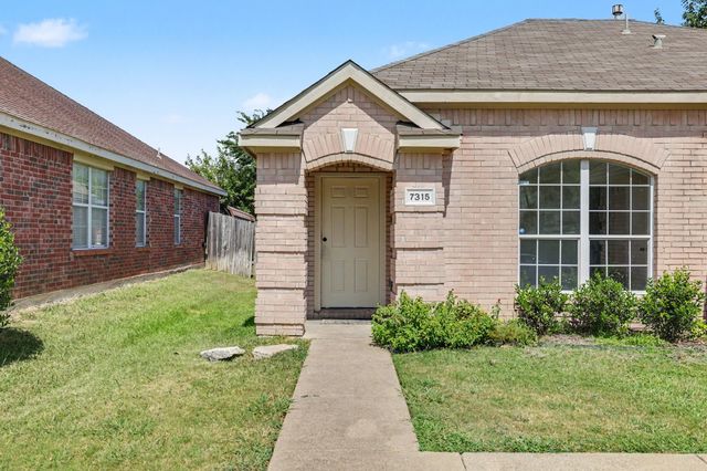 7315 Marsland Lane, Arlington, TX 76001
