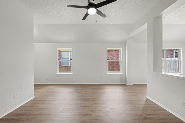 7315 Marsland Lane, Arlington, TX 76001