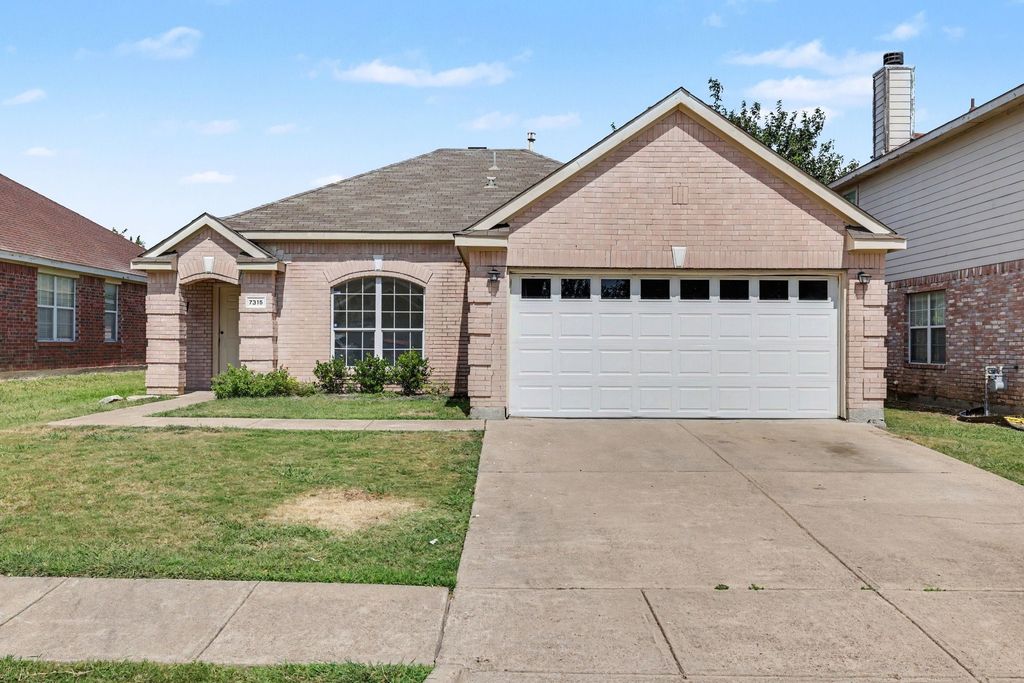 7315 Marsland Lane, Arlington, TX 76001