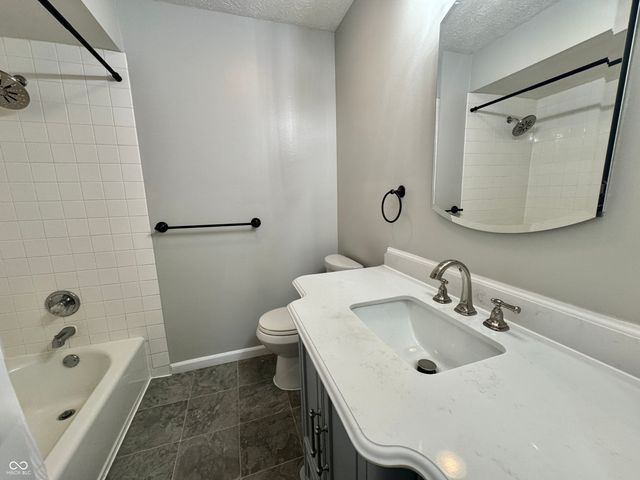 1510 W Shore Loop, Martinsville, IN 46151