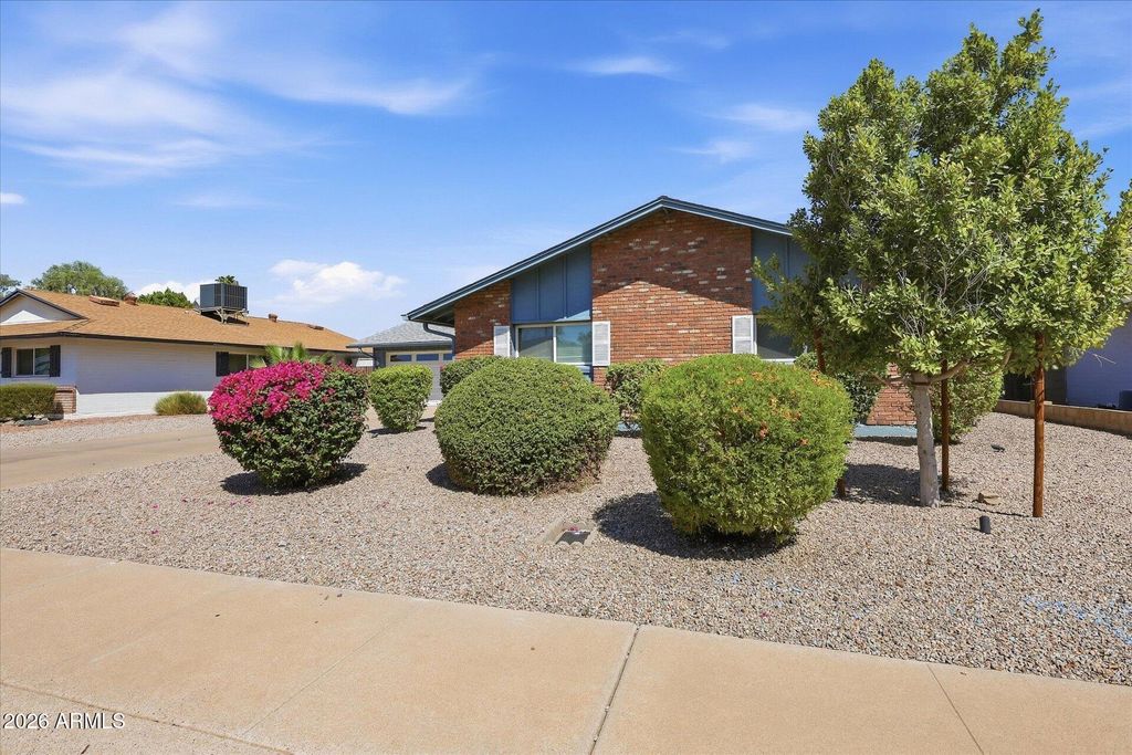 8214 E BUENA TERRA Way, Scottsdale, AZ 85250 — photo 2