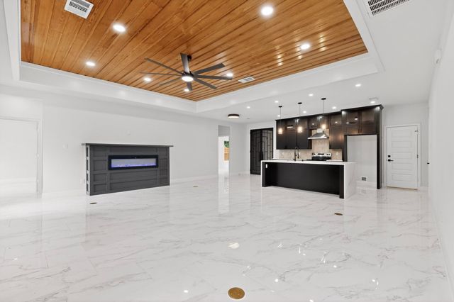 404 Luzon Street, Tool, TX 75143