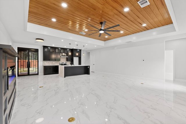 404 Luzon Street, Tool, TX 75143
