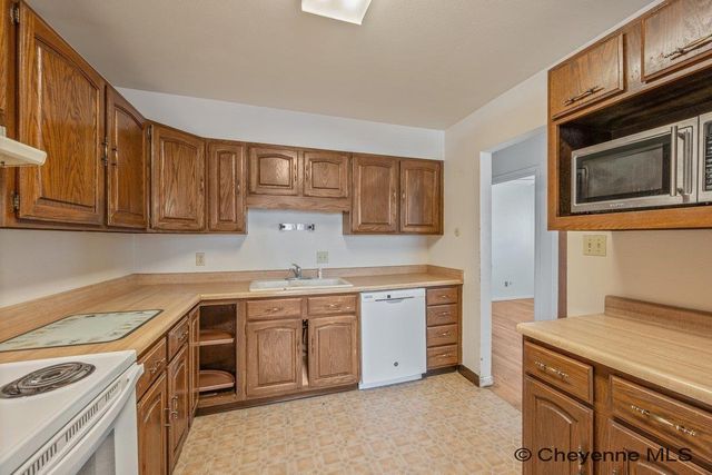 821 STEVENS DR, Cheyenne, WY 82001