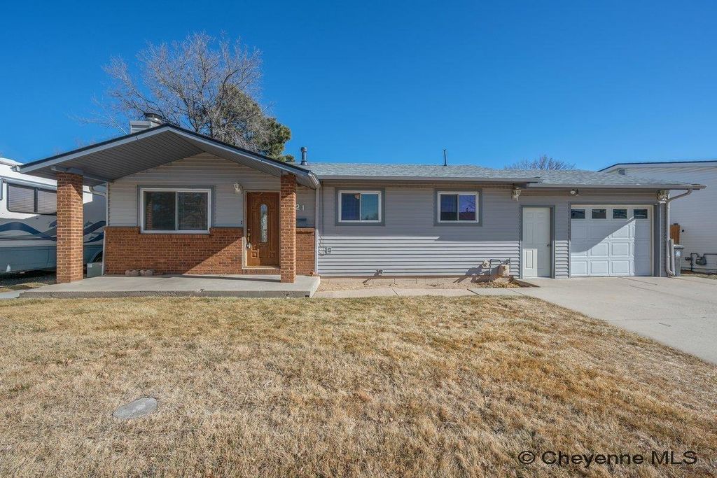 821 STEVENS DR, Cheyenne, WY 82001
