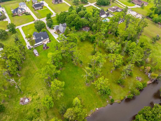 207 Ouiski Bayou Drive, Houma, LA 70360