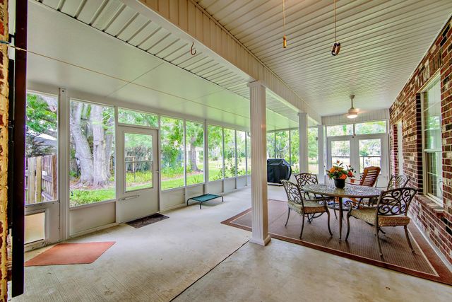 207 Ouiski Bayou Drive, Houma, LA 70360