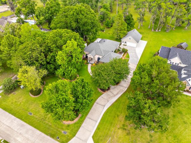 207 Ouiski Bayou Drive, Houma, LA 70360