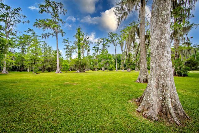 207 Ouiski Bayou Drive, Houma, LA 70360