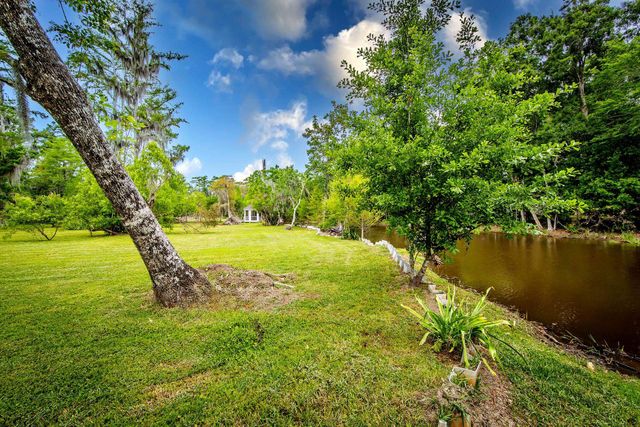 207 Ouiski Bayou Drive, Houma, LA 70360
