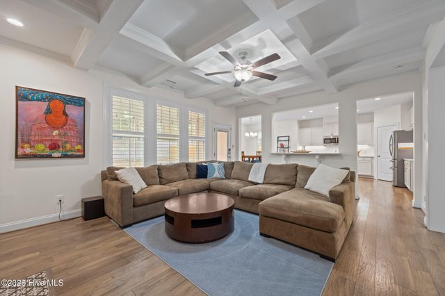 35 W Cloverfield Lane, Hampstead, NC 28443