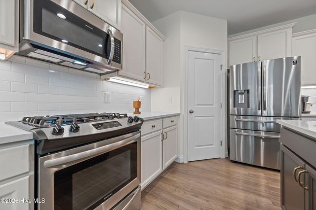 35 W Cloverfield Lane, Hampstead, NC 28443