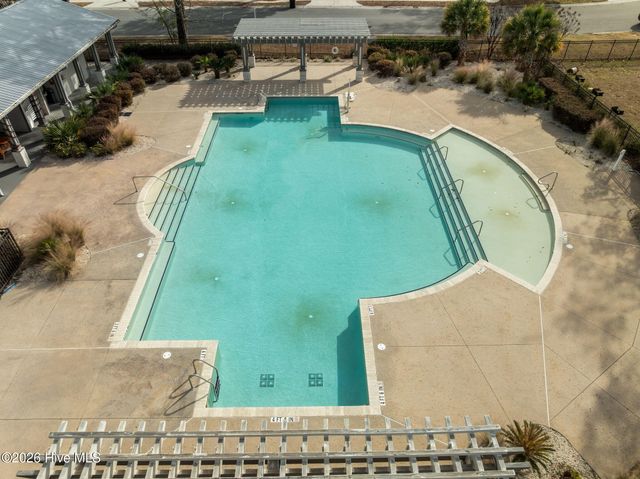 35 W Cloverfield Lane, Hampstead, NC 28443