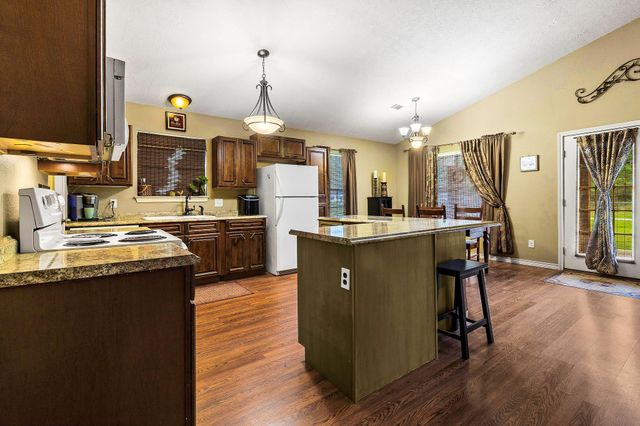 819 Hidden Oaks Drive, Point Blank, TX 77364