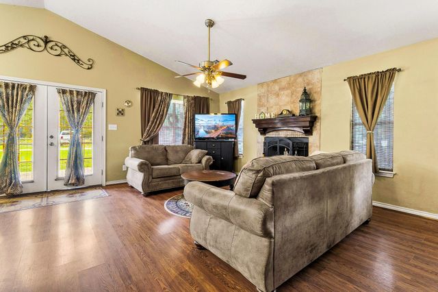 819 Hidden Oaks Drive, Point Blank, TX 77364