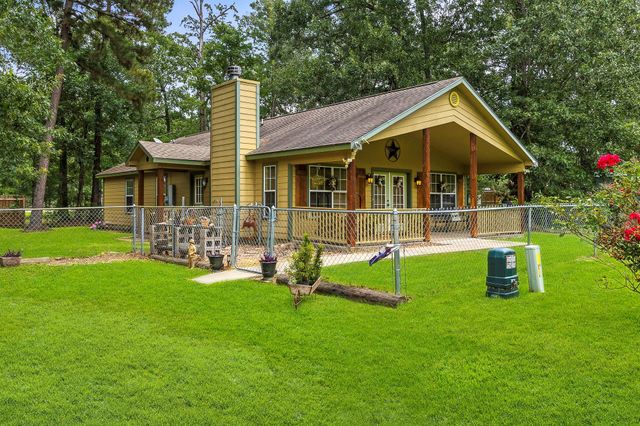 819 Hidden Oaks Drive, Point Blank, TX 77364