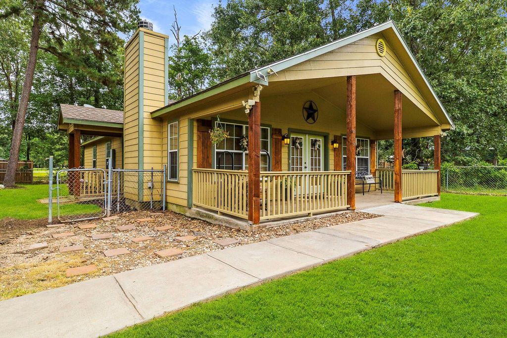 819 Hidden Oaks Drive, Point Blank, TX 77364