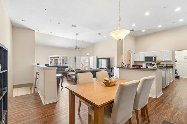 21041 SUNPOINT WAY 201, Lutz, FL 33558