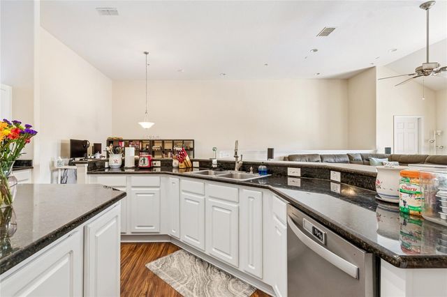 21041 SUNPOINT WAY 201, Lutz, FL 33558