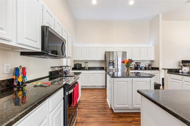 21041 SUNPOINT WAY 201, Lutz, FL 33558